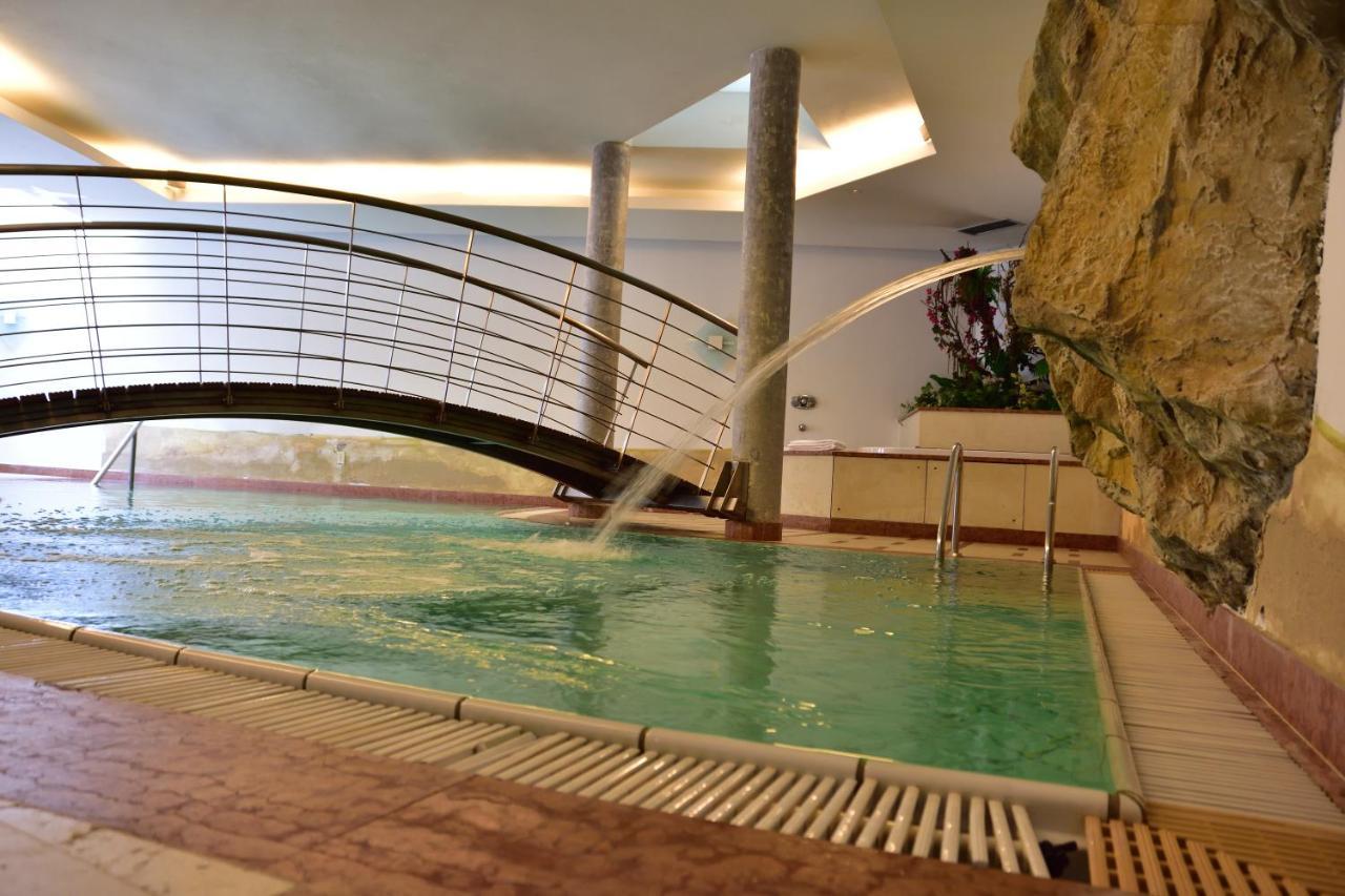 ברוניקו Hotel Krone מראה חיצוני תמונה