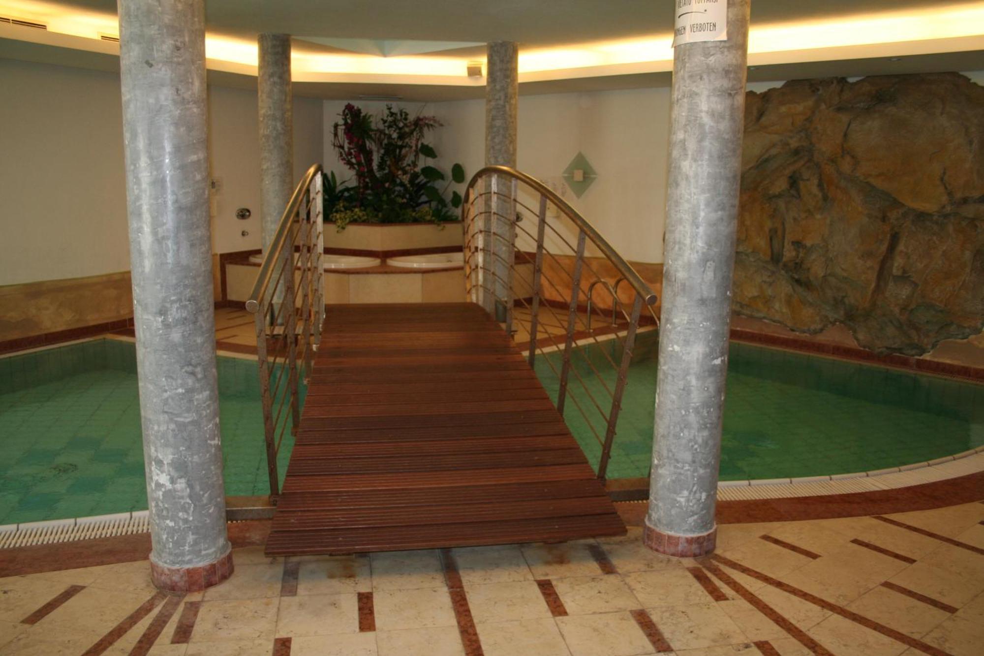 ברוניקו Hotel Krone מראה חיצוני תמונה